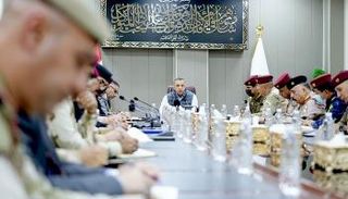 رئيس الوزراء العراقي خلال اجتماع أمني