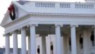 أول كريسماس بالبيت الأبيض.. زوجة بايدن تقدم "هدايا من القلب"