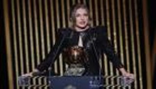 ملكة برشلونة.. من هي أليكسيا بوتياس الفائزة بالكرة الذهبية 2021؟