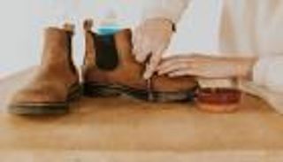 الأحذية الشتوية.. نصائح للتنظيف ومنع تشقق الجلد