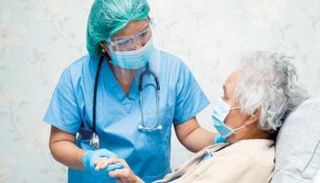 التقدم في السن من أبرز أسباب ضعف المناعة