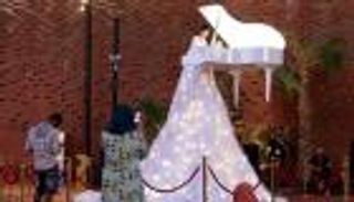 بيانو طائر يتحدى الجاذبية في إكسبو 2020 دبي.. إبداعات جناح الفرص