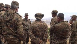 رئيس وزراء إثيوبيا من على إحدى جبهات القتال