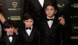 "كوبا أمريكا سيئة".. نجل ميسي يواصل مناوشاته في حفل الكرة الذهبية