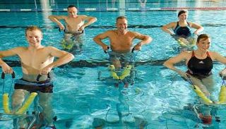 ركوب الدراجة في الماء يساعد على إنقاص الوزن