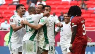 بغداد بونجاح لاعب منتخب الجزائر