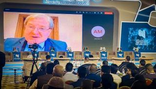 السفير الأمريكي في ليبيا ريتشارد نورلاند خلال مؤتمر الشباب بطرابلس