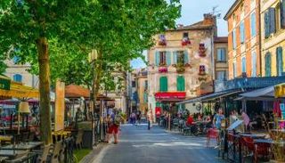 مدينة Arles الفرنسية