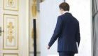 "من أجل ابنه".. كورتس ينسحب من الحياة السياسية بالنمسا