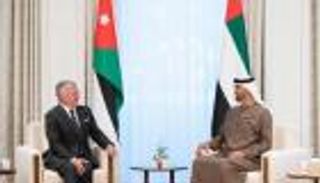 ولي عهد أبوظبي والعاهل الأردني يبحثان تعزيز علاقات التعاون