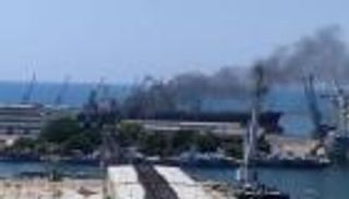 قتيل وجريح إثر اشتعال النار في 4 قوارب بميناء جنوب إيران