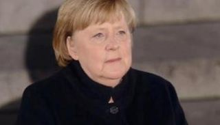 أنجيلا ميركل تودع السياسة بالدموع
