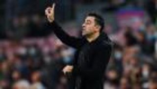 تشافي يدق ناقوس الخطر قبل مباراة برشلونة وريال بيتيس