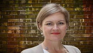  السفيرة البريطانية في ليبيا كارولاين هرندل