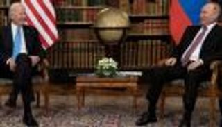 قمة مرتقبة بين بوتين وبايدن عبر الفيديو لاحتواء أزمة أوكرانيا