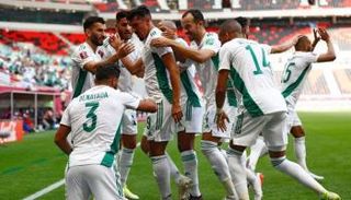 ياسين براهيمي لاعب الجزائر