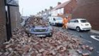 بريطانيا تستعين بالجيش لمساعدة متضرري العاصفة "أروين"