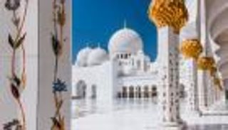 مركز جامع الشيخ زايد الكبير يحتفي بعيد الاتحاد الخمسين