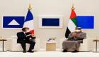 ولي عهد أبوظبي يبحث مع ماكرون العلاقات والمستجدات الإقليمية