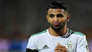 رياض محرز نجم فريق مانشستر سيتي ومنتخب الجزائر