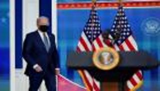 "الحب" يصيب بايدن بأعراض "البرد"