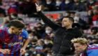 برشلونة ضد ريال بيتيس.. تشافي يهاجم لاعبيه بعد السقوط الأول