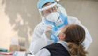 متحور أوميكرون يواصل انتشاره في إنجلترا.. الإصابات تتضاعف