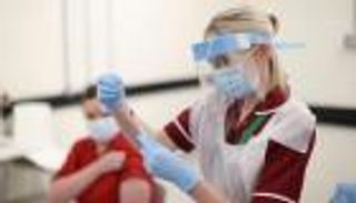 "أوميكرون" يُجبر أيرلندا على فرض قيود قاسية