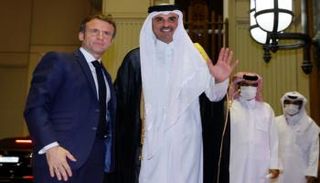 جانب من لقاء إيمانويل ماكرون وتميم بن حمد