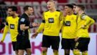 "متلاعب بالنتائج".. هجوم ناري على حكم كلاسيكو دورتموند ضد البايرن