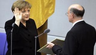 ميركل تؤدي اليمين مستشارة ألمانية - أرشيفية