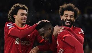 محمد صلاح يحتفل مع أوريجي بهدف فريقه