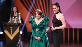 لبنى عبدالعزيز في ختام القاهرة السينمائي 