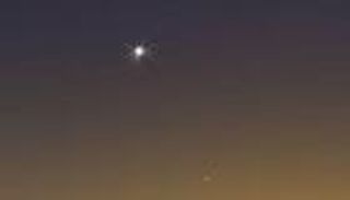 القمر يلتقي 3 كواكب في مشهد بديع.. يرى بالعين المجردة