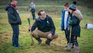 تتاح الأشجار ليأخذها السكان اعتبارا من مارس