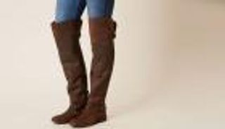 "كلاود بوت" نجم موضة الأحذية الشتوية.. إطلالة متفردة