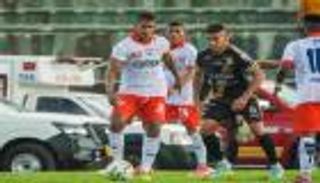 فيديو.. فضيحة كروية تهز كولومبيا.. ورئيس البلاد يعلق 