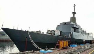 سفينة طلائية التي انقلب في المياه