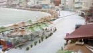 في ظل معاناة سكانها.. الثلوج تزين المرتفعات التونسية