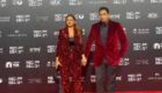 نيللي كريم تخطف الأنظار بإطلالة "100 وش" بالسعودية