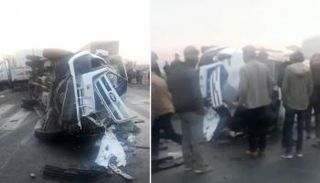 حافلة الطلاب بعد اصطدامها بالشاحنة