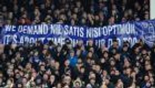 بسبب 27 عاما.. جماهير إيفرتون تتخلى عن فريقها أمام أرسنال