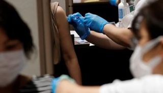 مركز للتطعيم ضد فيروس كورونا (أرشيفية)