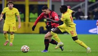 إسماعيل بن ناصر نجم ميلان أمام ليفربول