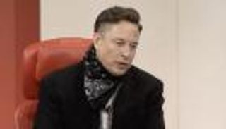 إيلون ماسك يحدد موعد زراعة الرقاقات فى "أدمغة" البشر