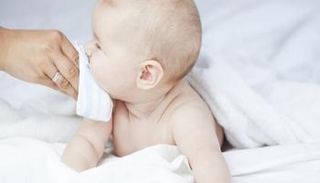 الرشح من الأمور المزعجة للأم والرضيع معاً