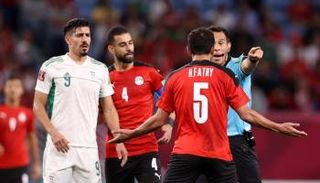 بغداد بونجاح لاعب منتخب الجزائر