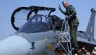 تحطمت طائرته.. "مصير مجهول" لرئيس الأركان الهندي