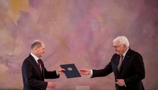 لحظة تكليف الرئيس الألماني للمستشار الجديد