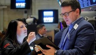 متداولون في بورصة نيويورك - رويترز